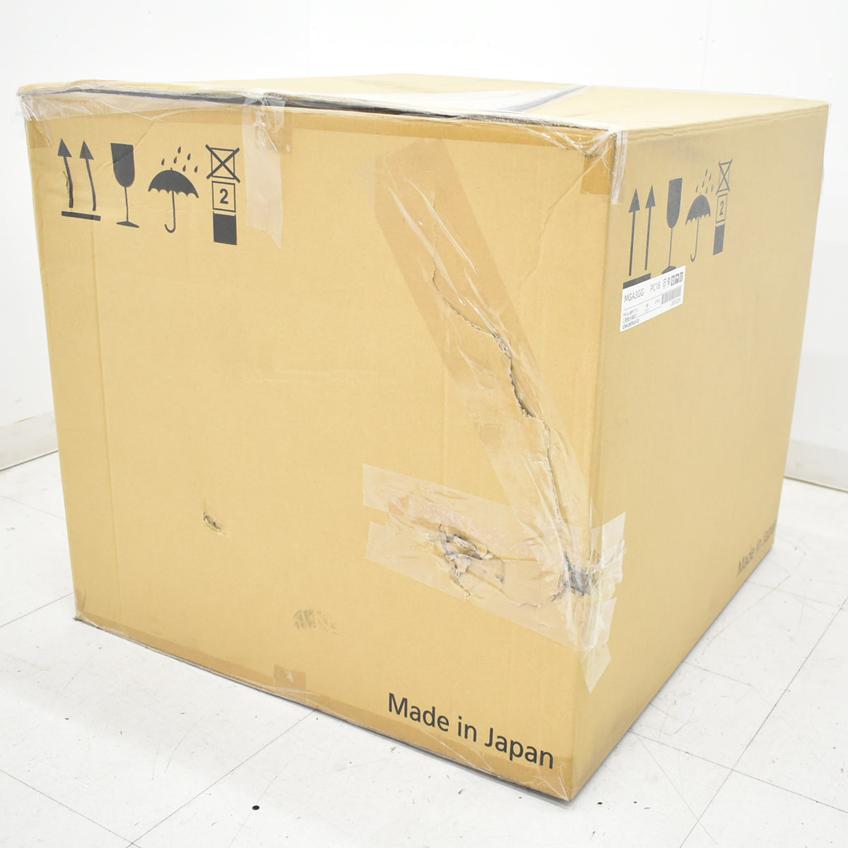 【中古】[新品未使用品・箱不良]オカムラ　フロックス　ラウンジチェア　アルミ４スターレッグ（グライド）幅720　革張り　ホワイト　2025121701【中古オフィス家具】