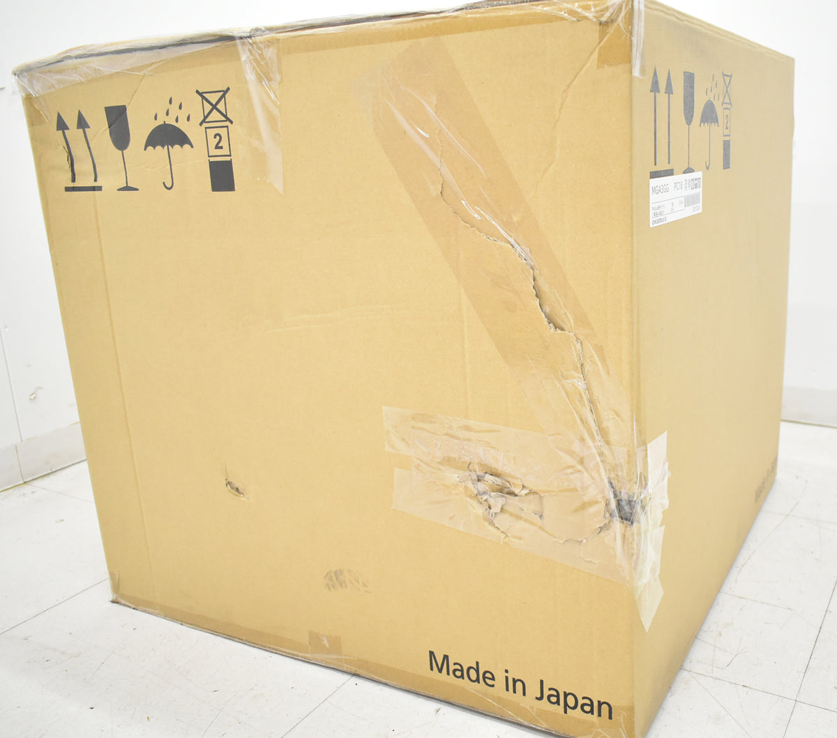 【中古】[新品未使用品・箱不良]オカムラ　フロックス　ラウンジチェア　アルミ４スターレッグ（グライド）幅720　革張り　ホワイト　2025121701【中古オフィス家具】