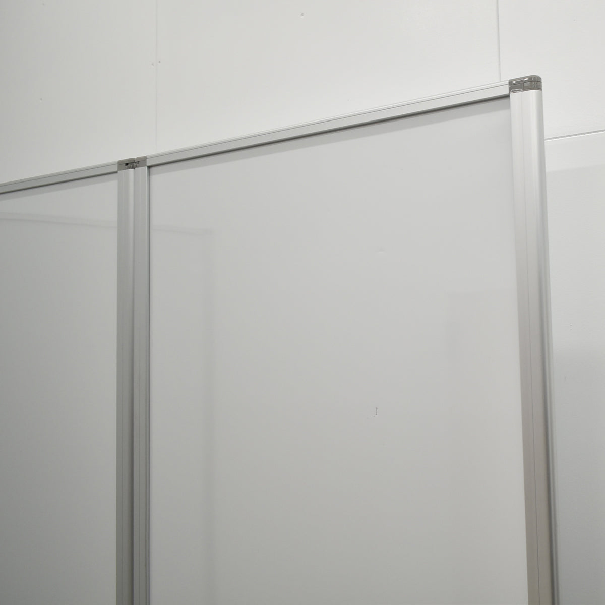 【中古】メーカー不明　３連パーテーション　ホワイトボードスクリーン　キャスター付　ホワイト　幅2700　2025121702【中古オフィス家具】