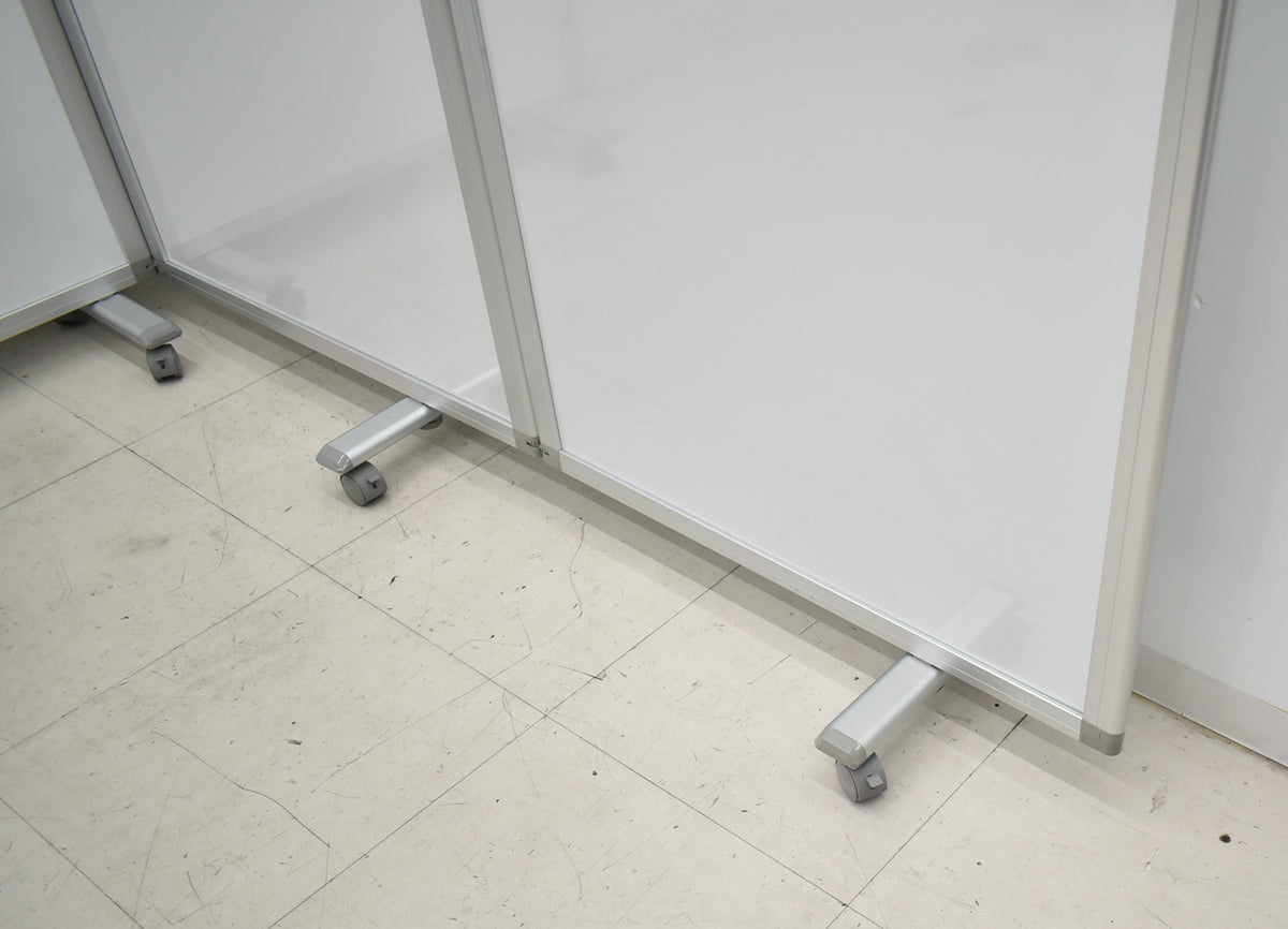 【中古】メーカー不明　３連パーテーション　ホワイトボードスクリーン　キャスター付　ホワイト　幅2700　2025121702【中古オフィス家具】