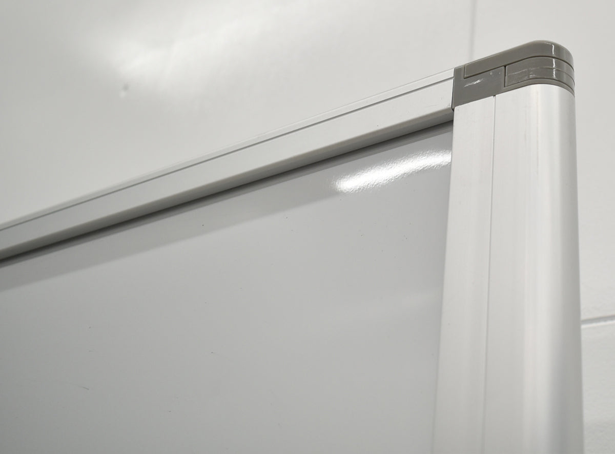 【中古】メーカー不明　３連パーテーション　ホワイトボードスクリーン　キャスター付　ホワイト　幅2700　2025121702【中古オフィス家具】