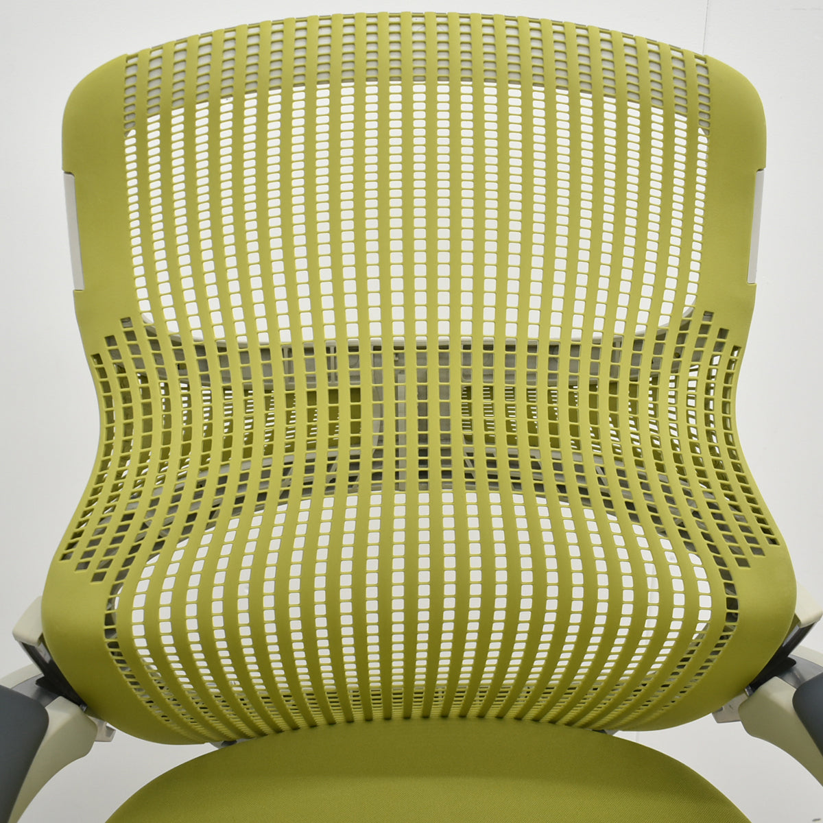 【中古】Knoll　ジェネレーション　可動肘（ハイパフォーマンス肘）ポリッシュ脚　グリーン　2025121704【中古オフィス家具】