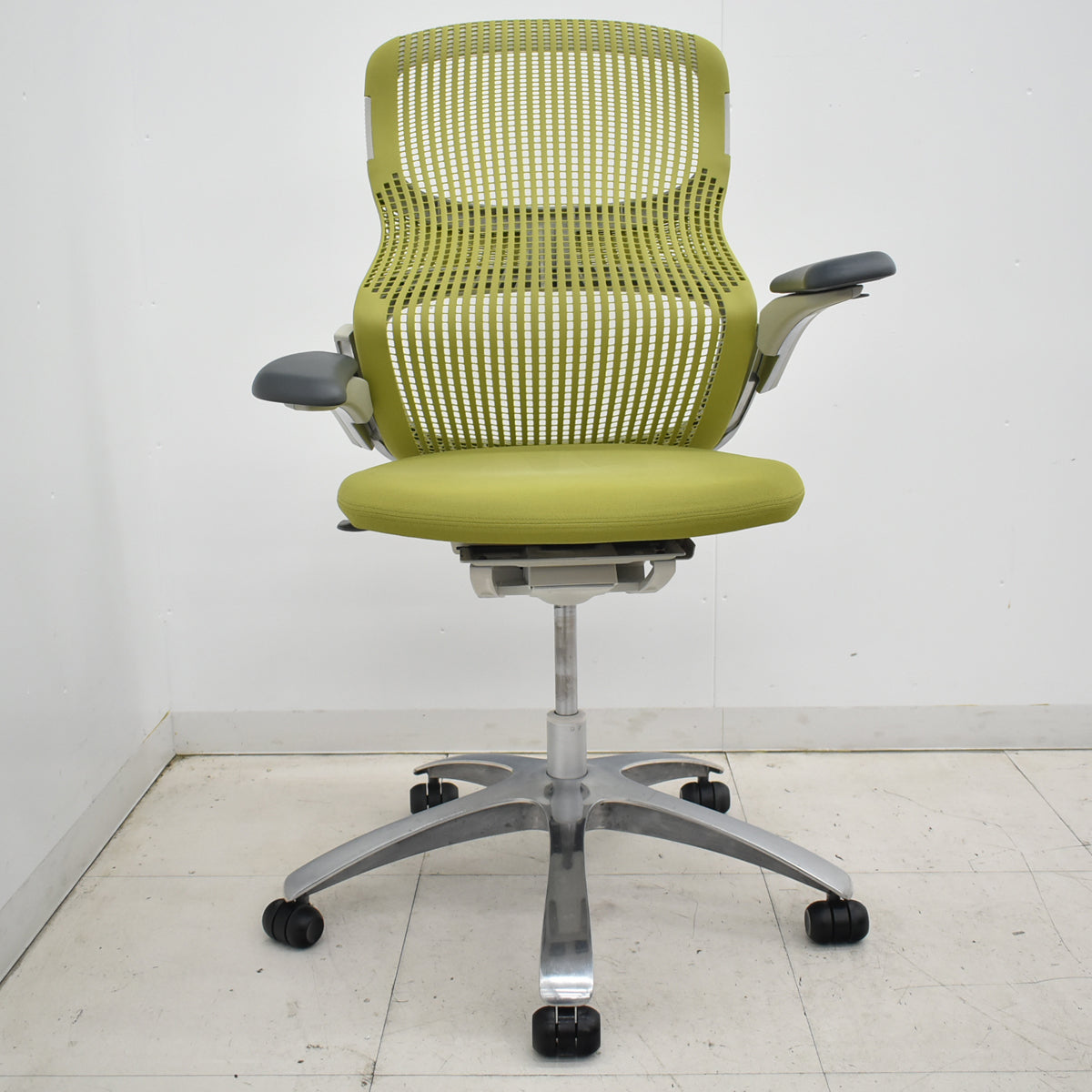 【中古】Knoll　ジェネレーション　可動肘（ハイパフォーマンス肘）ポリッシュ脚　グリーン　2025121704【中古オフィス家具】
