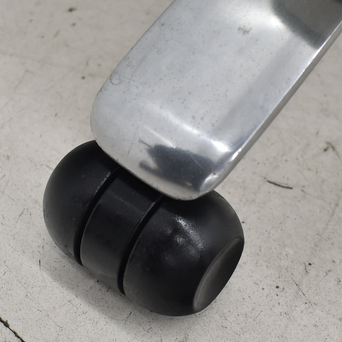 【中古】Knoll　ジェネレーション　可動肘（ハイパフォーマンス肘）ポリッシュ脚　グリーン　2025121704【中古オフィス家具】