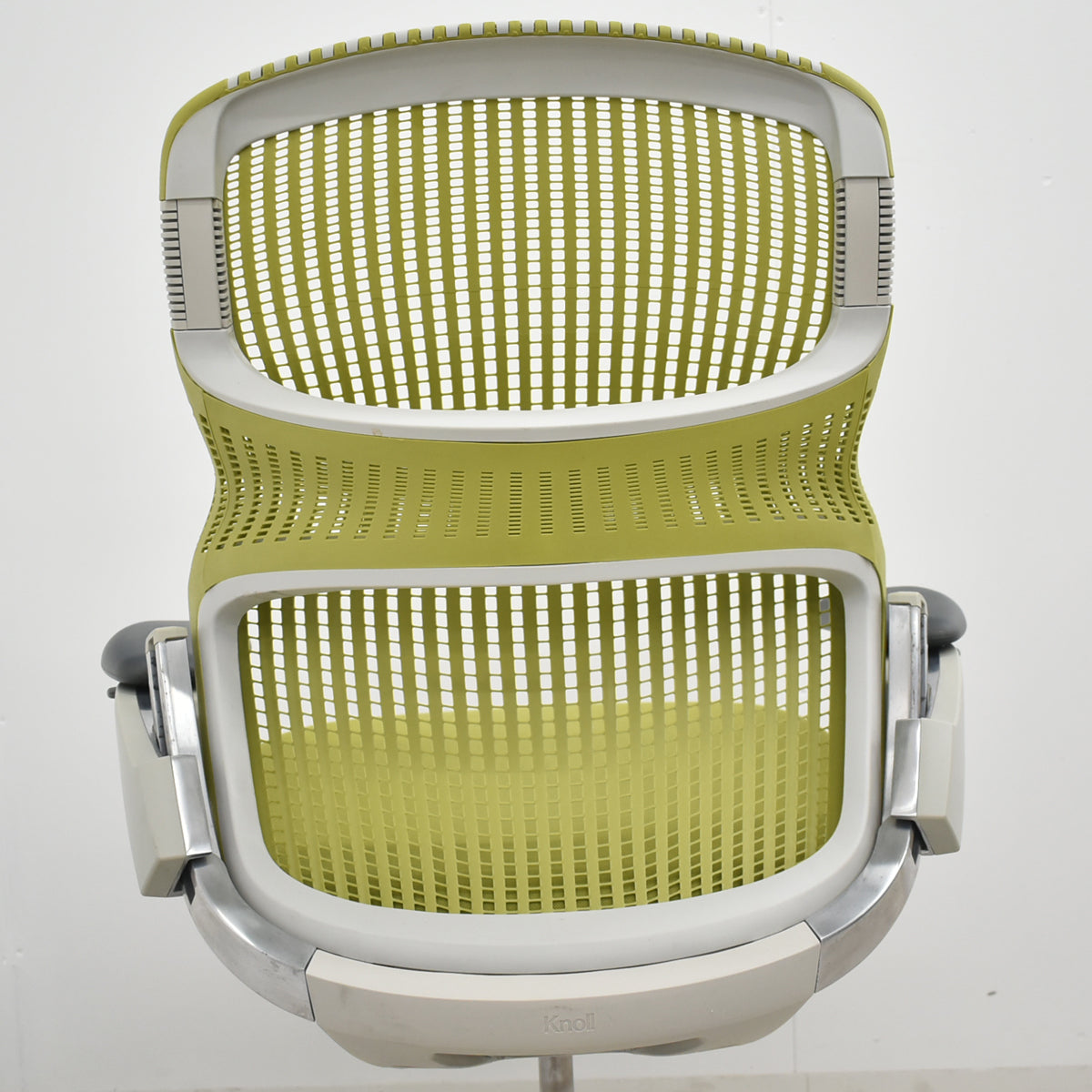 【中古】Knoll　ジェネレーション　可動肘（ハイパフォーマンス肘）ポリッシュ脚　グリーン　2025121704【中古オフィス家具】