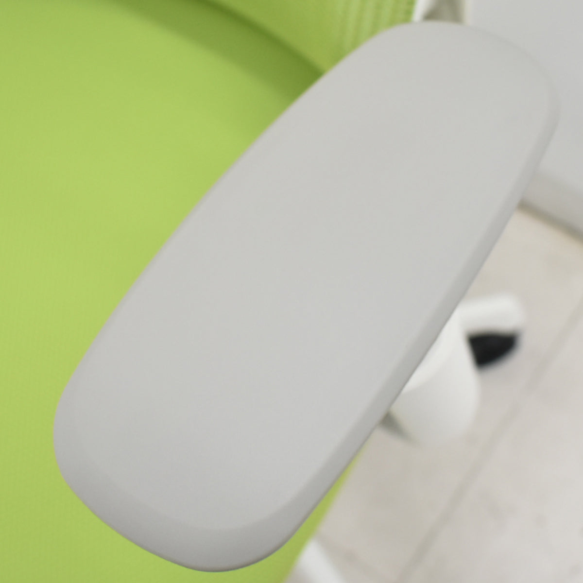 【中古】オカムラ　シルフィー　ハイバック　可動肘　ランバーサポート　バックカーブアジャスト　前傾機能　ライムグリーン　2025121705【中古オフィス家具】