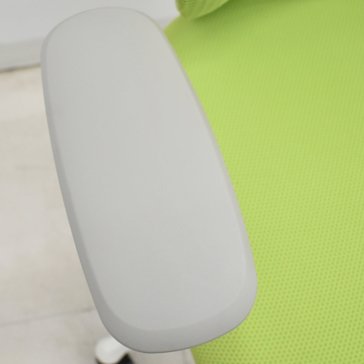 【中古】オカムラ　シルフィー　ハイバック　可動肘　ランバーサポート　バックカーブアジャスト　前傾機能　ライムグリーン　2025121705【中古オフィス家具】