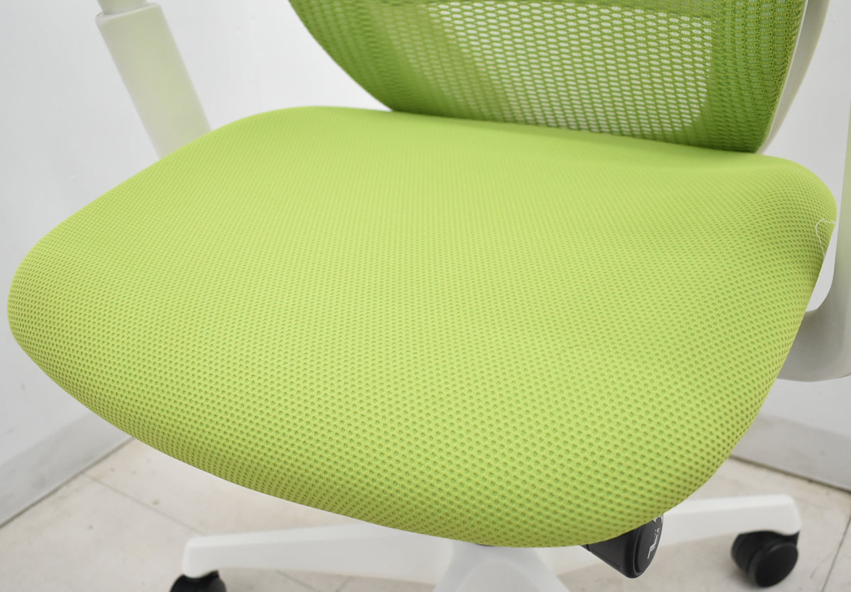 【中古】オカムラ　シルフィー　ハイバック　可動肘　ランバーサポート　バックカーブアジャスト　前傾機能　ライムグリーン　2025121705【中古オフィス家具】