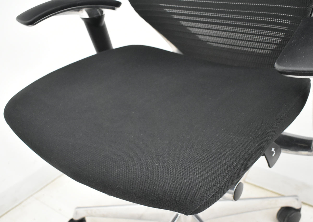 【中古】オカムラ　バロン　エクストラハイバック　可動ヘッドレスト　グラデーションメッシュ（ヘッドレストはグラデーションメッシュではありません）ポリッシュ　ブラック　2025121801【中古オフィス家具】