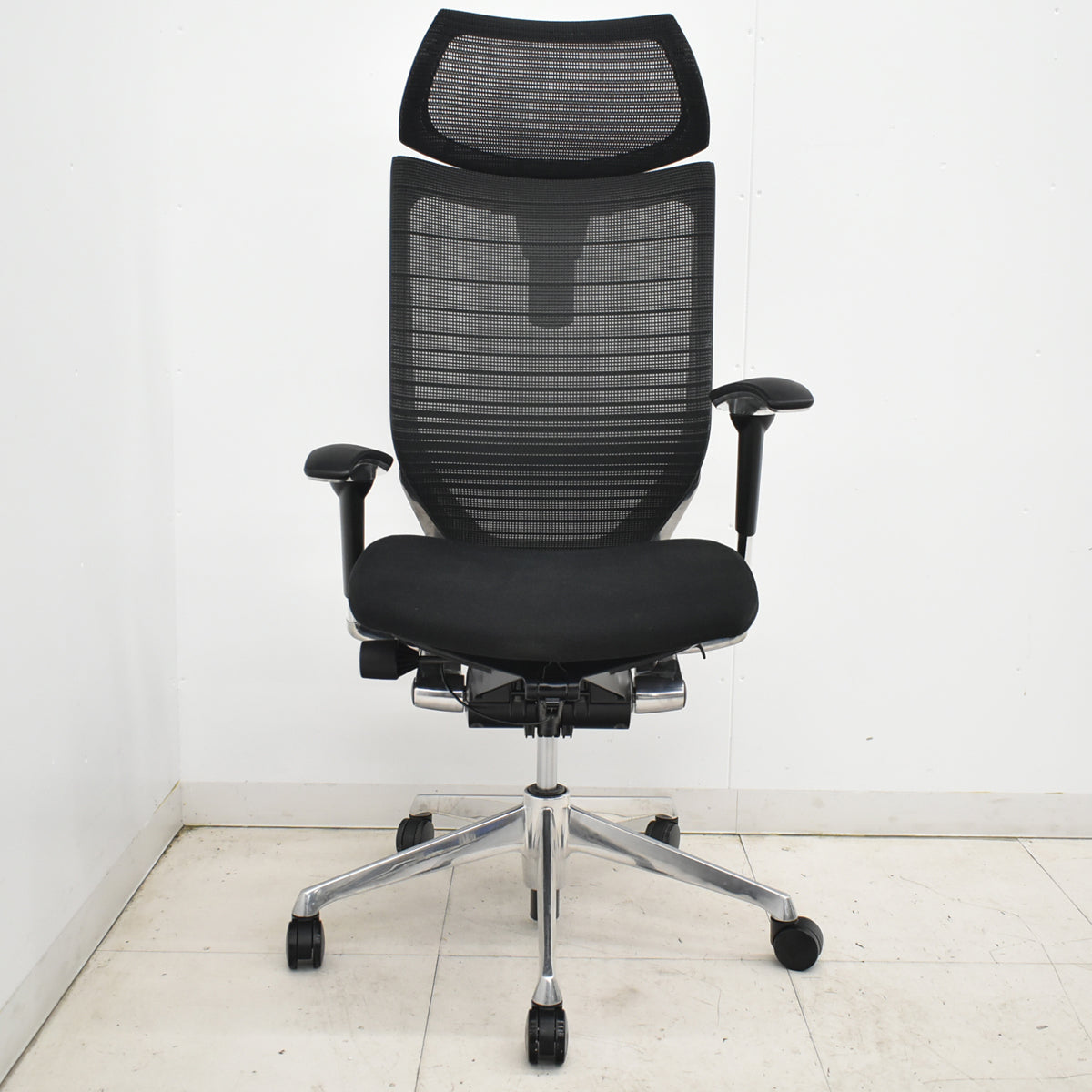 【中古】オカムラ　バロン　エクストラハイバック　可動ヘッドレスト　グラデーションメッシュ（ヘッドレストはグラデーションメッシュではありません）ポリッシュ　ブラック　2025121801【中古オフィス家具】