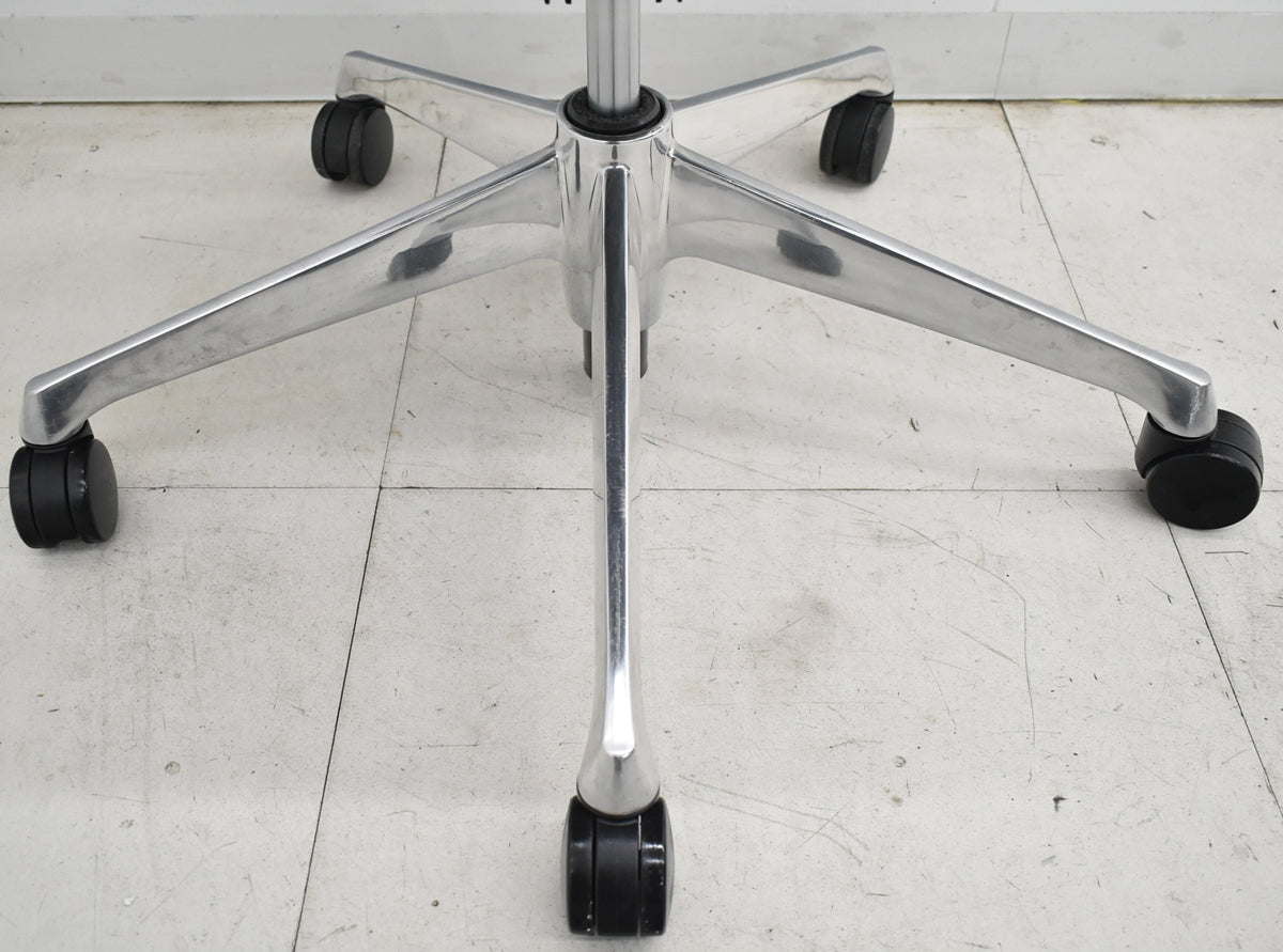 【中古】オカムラ　バロン　エクストラハイバック　可動ヘッドレスト　グラデーションメッシュ（ヘッドレストはグラデーションメッシュではありません）ポリッシュ　ブラック　2025121801【中古オフィス家具】