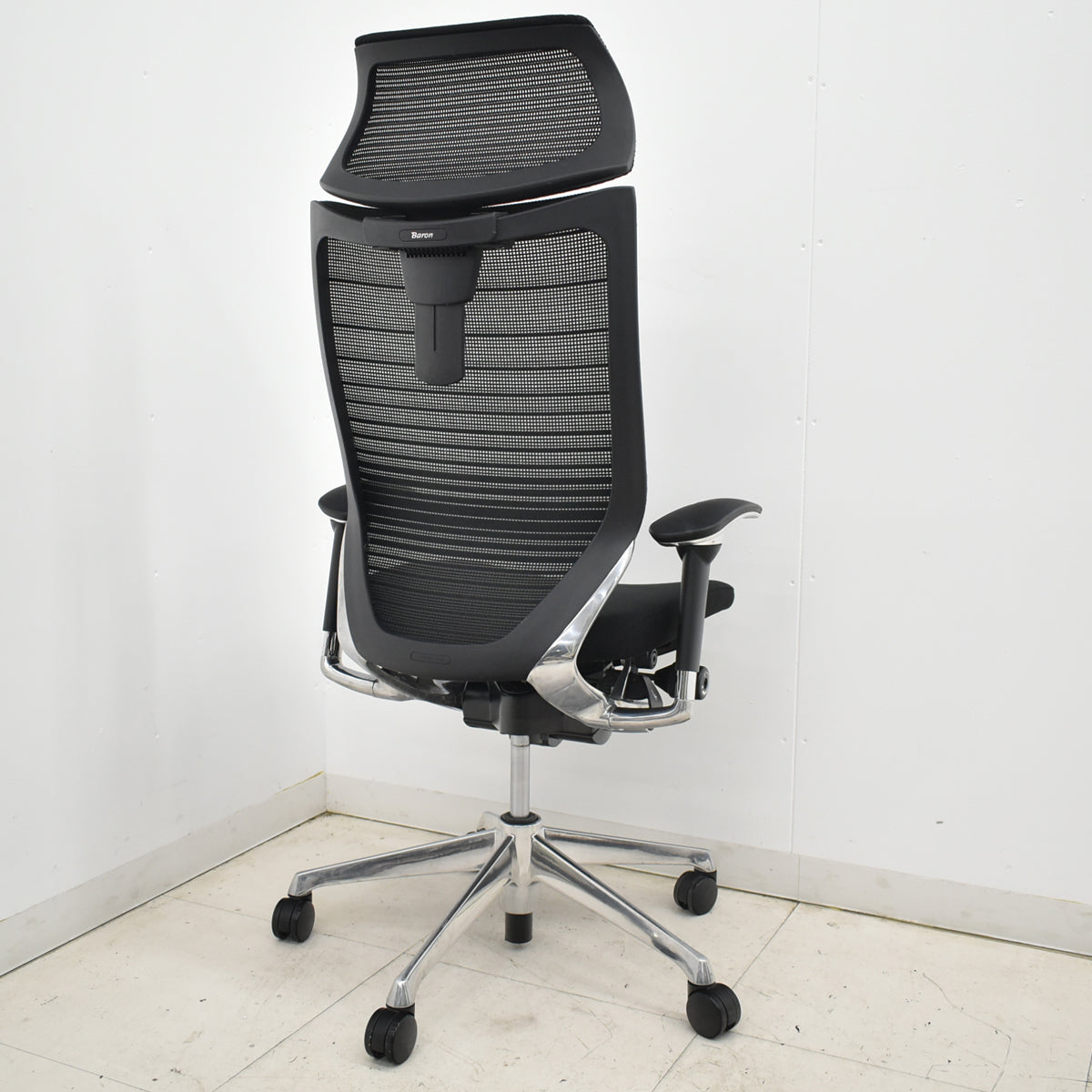 【中古】オカムラ　バロン　エクストラハイバック　可動ヘッドレスト　グラデーションメッシュ（ヘッドレストはグラデーションメッシュではありません）ポリッシュ　ブラック　2025121801【中古オフィス家具】