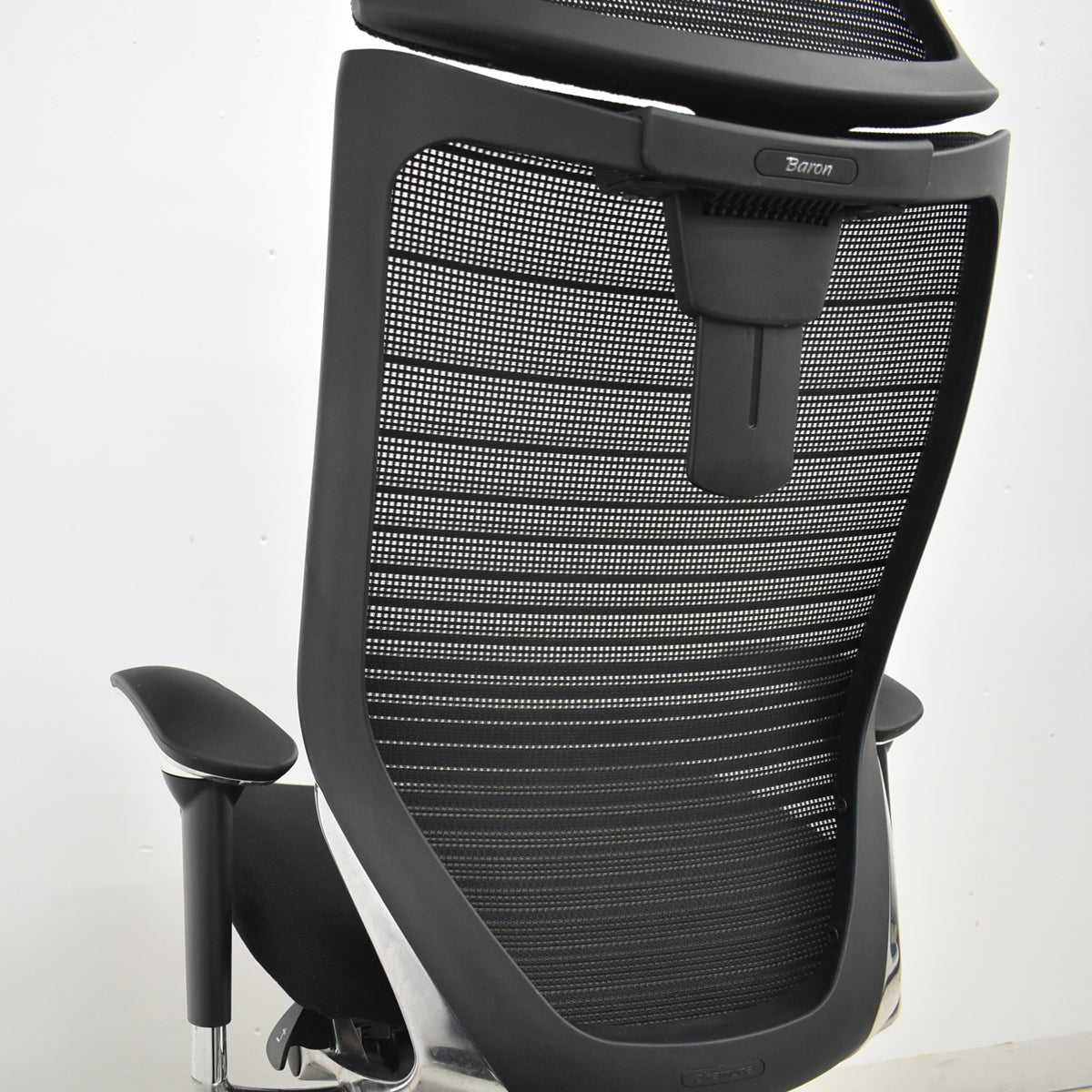 【中古】オカムラ　バロン　エクストラハイバック　可動ヘッドレスト　グラデーションメッシュ（ヘッドレストはグラデーションメッシュではありません）ポリッシュ　ブラック　2025121801【中古オフィス家具】
