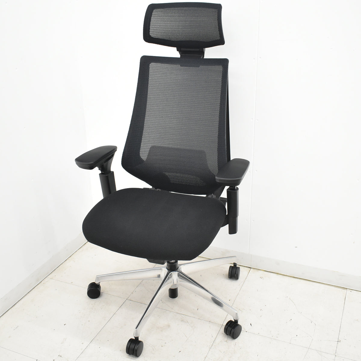 【中古】コクヨ　デュオラ　エクストラハイバック　可動ヘッドレスト　可動肘　クランクスライドアーム　ランバーサポート　ポリッシュ　ブラック　2025121802【中古オフィス家具】