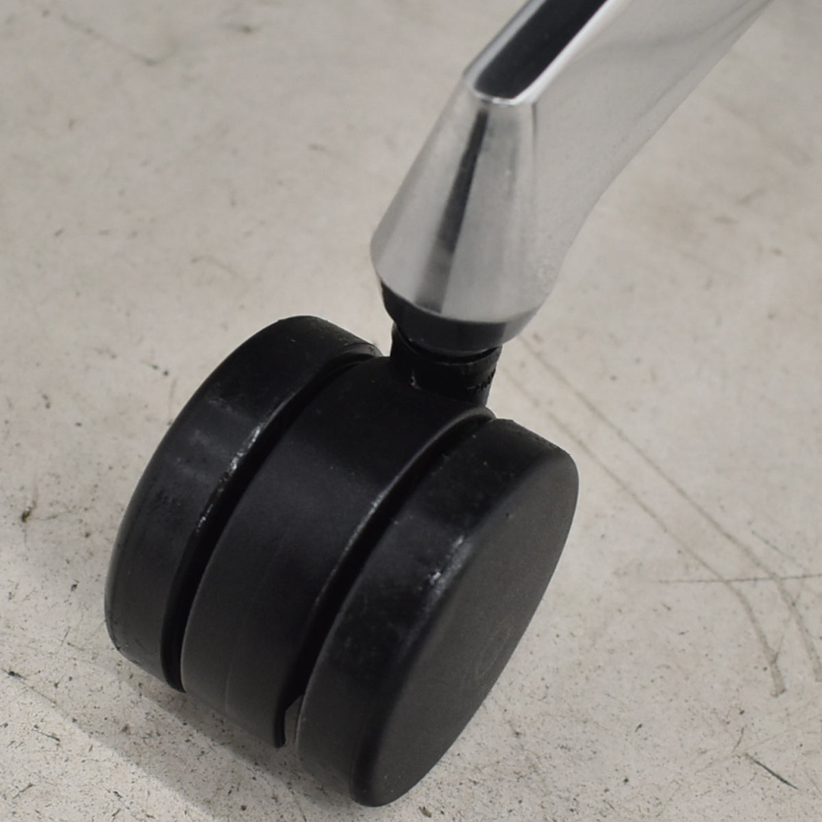 【中古】コクヨ　デュオラ　エクストラハイバック　可動ヘッドレスト　可動肘　クランクスライドアーム　ランバーサポート　ポリッシュ　ブラック　2025121802【中古オフィス家具】