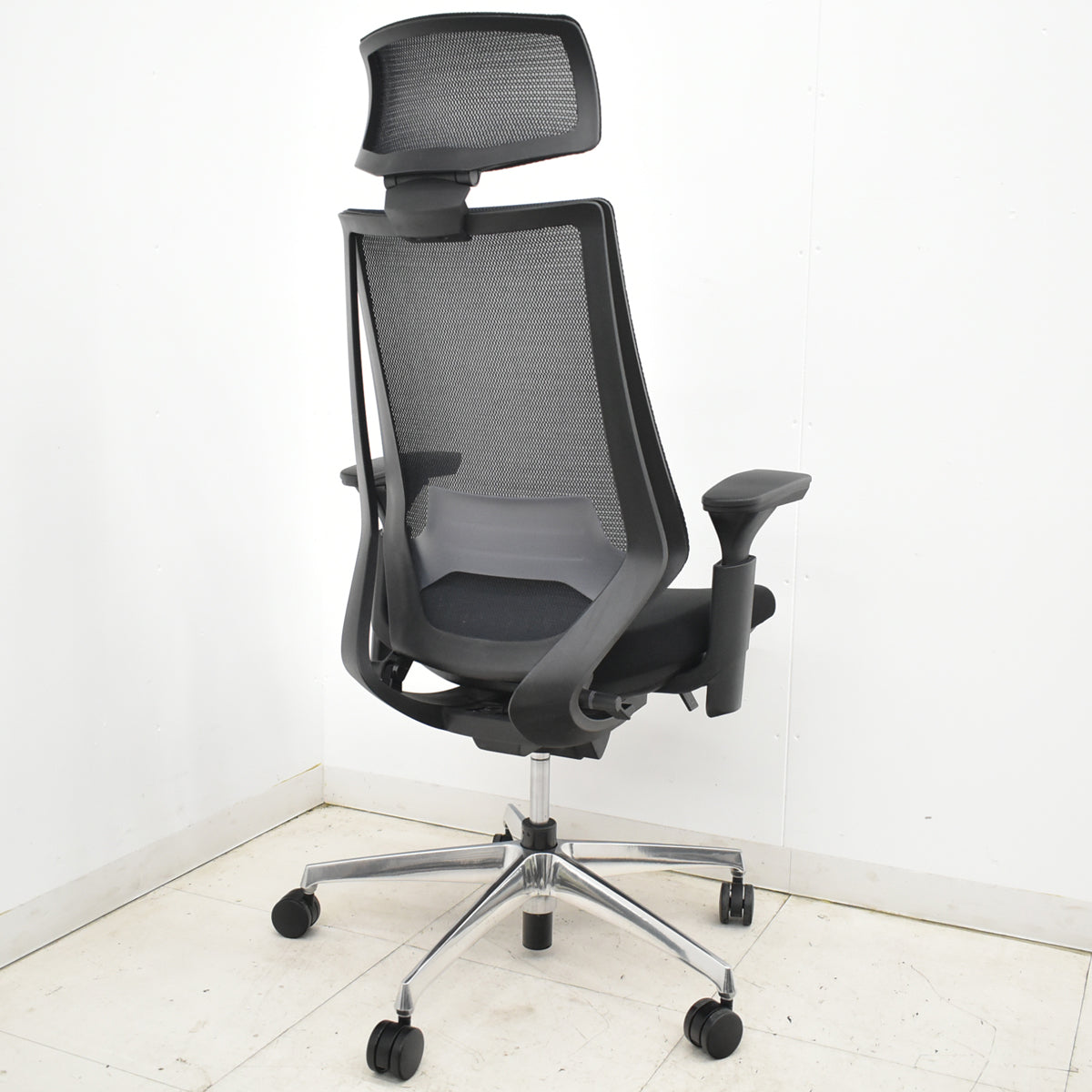 【中古】コクヨ　デュオラ　エクストラハイバック　可動ヘッドレスト　可動肘　クランクスライドアーム　ランバーサポート　ポリッシュ　ブラック　2025121802【中古オフィス家具】