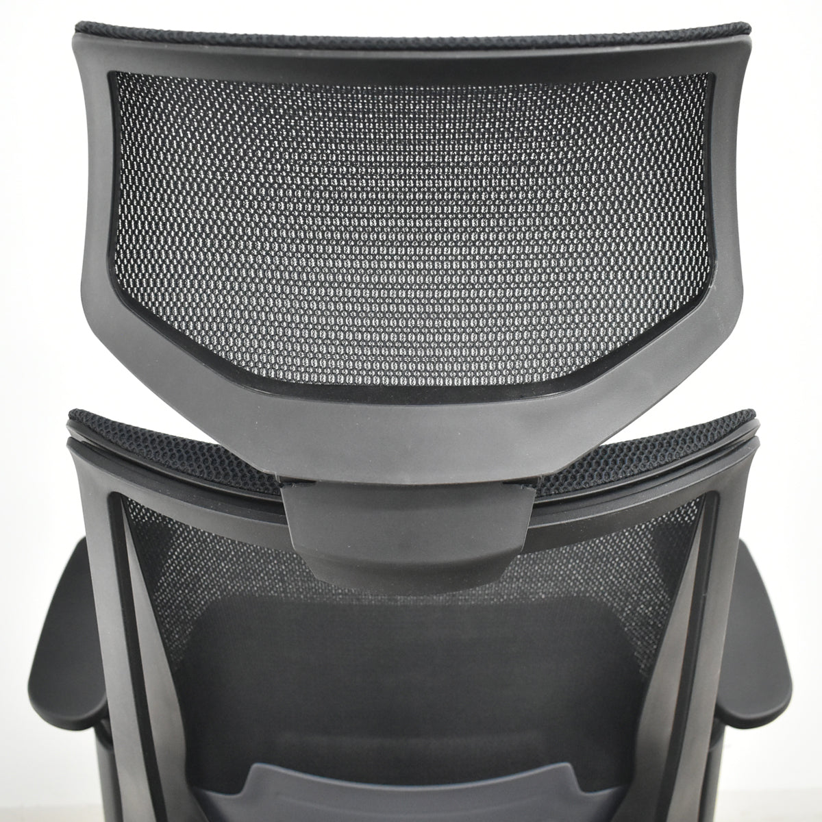 【中古】コクヨ　デュオラ　エクストラハイバック　可動ヘッドレスト　可動肘　クランクスライドアーム　ランバーサポート　ポリッシュ　ブラック　2025121802【中古オフィス家具】