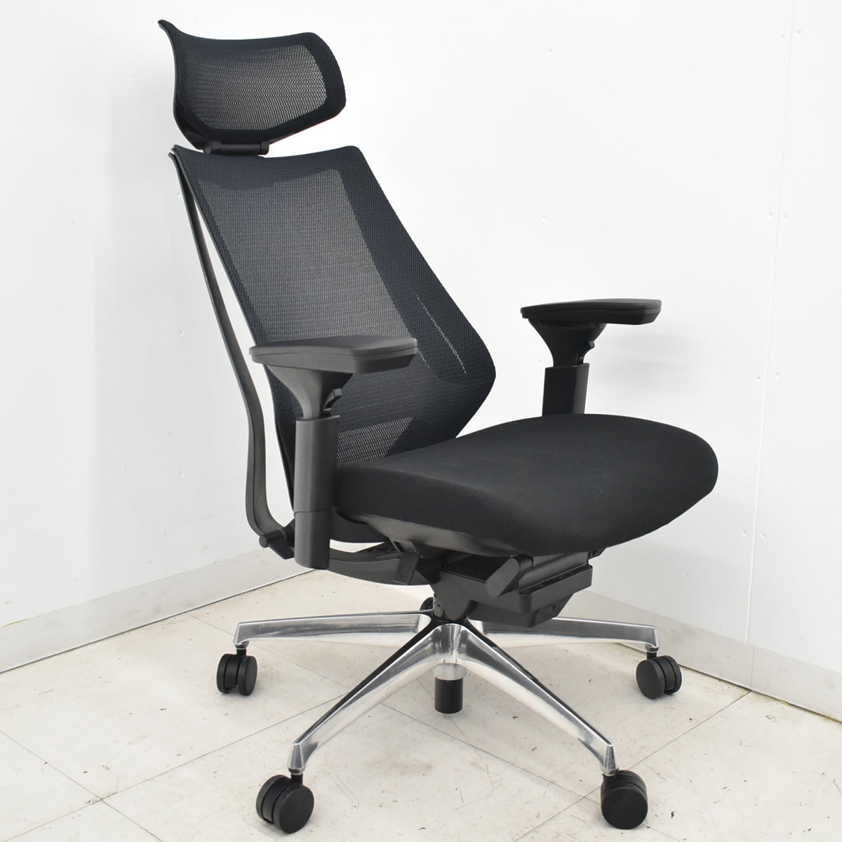 【中古】コクヨ　デュオラ　エクストラハイバック　可動ヘッドレスト　可動肘　クランクスライドアーム　ランバーサポート　ポリッシュ　ブラック　2025121802【中古オフィス家具】