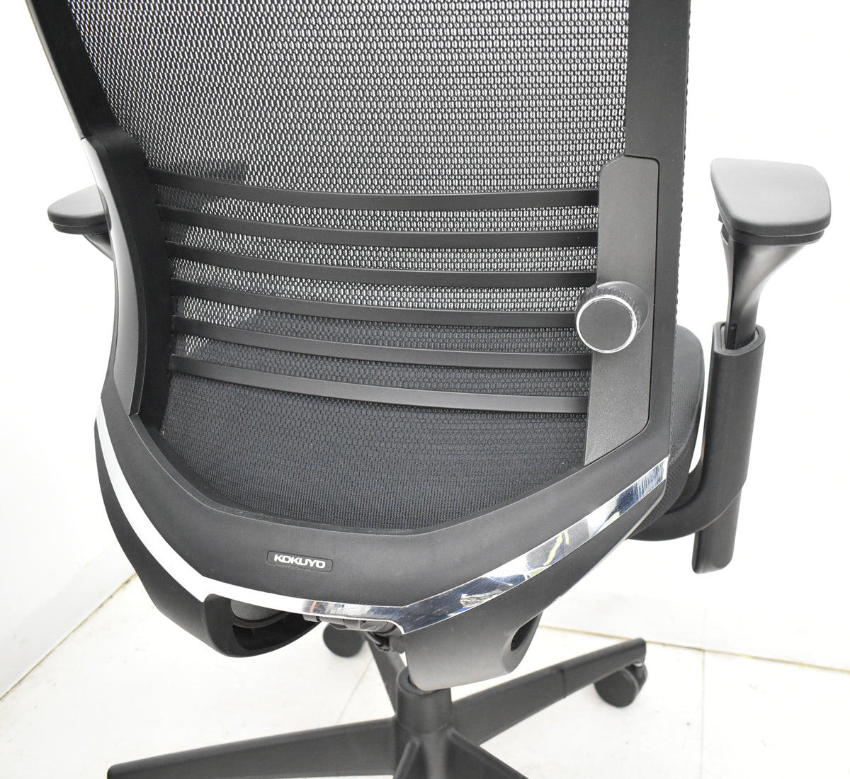 【中古】コクヨ　ベゼル　可動肘　ウェーブモーションサポート　 ブラック　2025121803【中古オフィス家具】