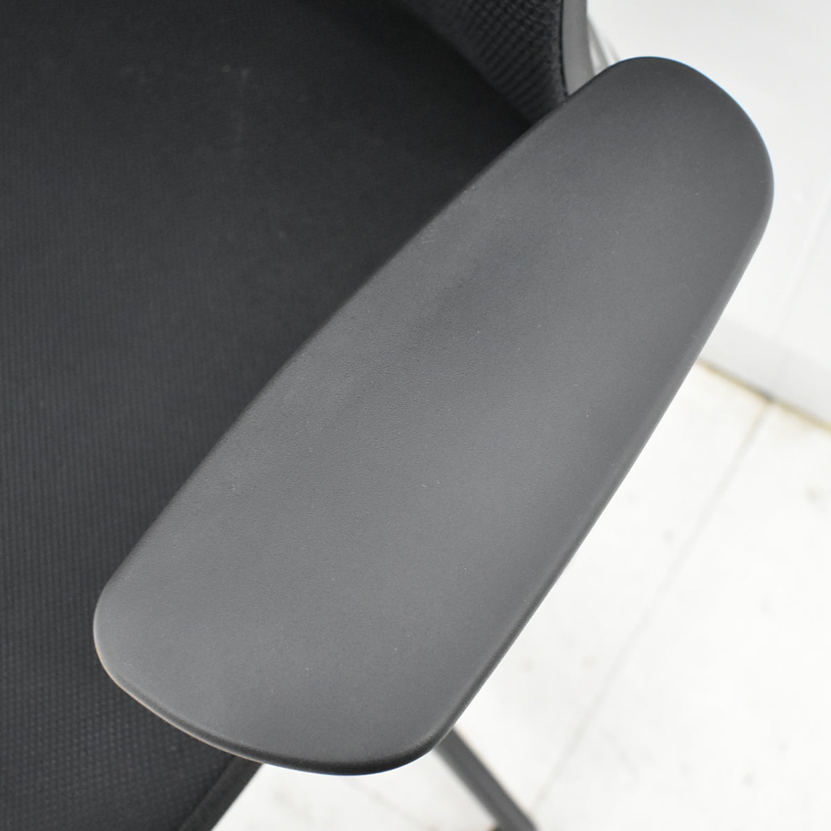 【中古】コクヨ　ベゼル　可動肘　ウェーブモーションサポート　 ブラック　2025121803【中古オフィス家具】