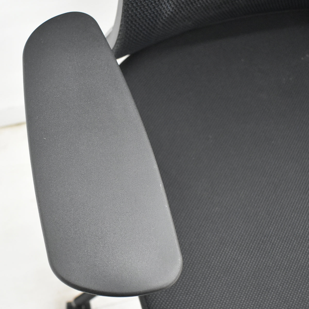 【中古】コクヨ　ベゼル　可動肘　ウェーブモーションサポート　 ブラック　2025121803【中古オフィス家具】