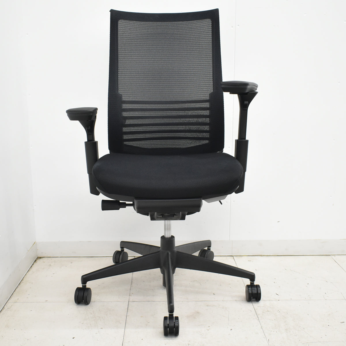 【中古】コクヨ　ベゼル　可動肘　ウェーブモーションサポート　 ブラック　2025121803【中古オフィス家具】