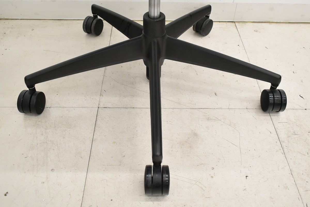 【中古】コクヨ　ベゼル　可動肘　ウェーブモーションサポート　 ブラック　2025121803【中古オフィス家具】