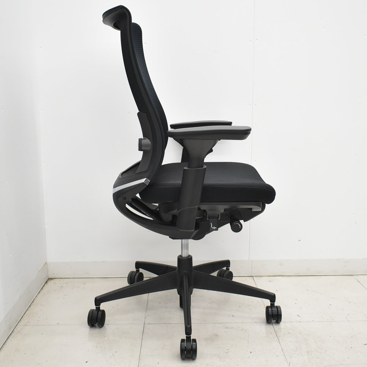 【中古】コクヨ　ベゼル　可動肘　ウェーブモーションサポート　 ブラック　2025121803【中古オフィス家具】