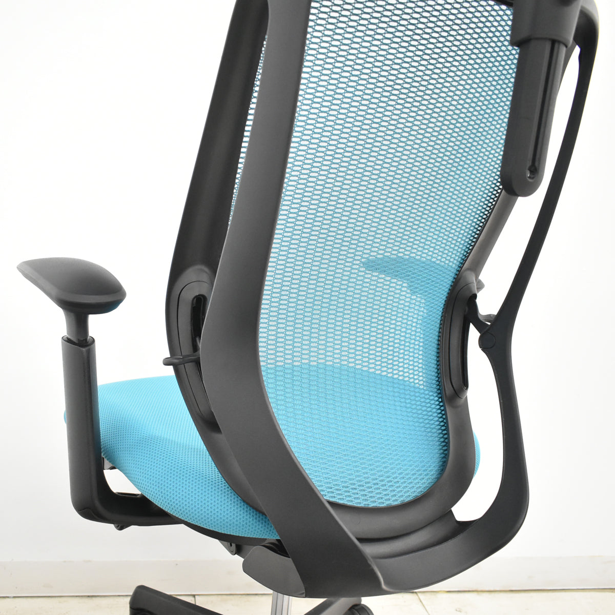 【中古】オカムラ　シルフィー　ハイバック　可動肘　バックカーブアジャスト　前傾機能　ハンガー　ブルーグリーン　2025121805【中古オフィス家具】