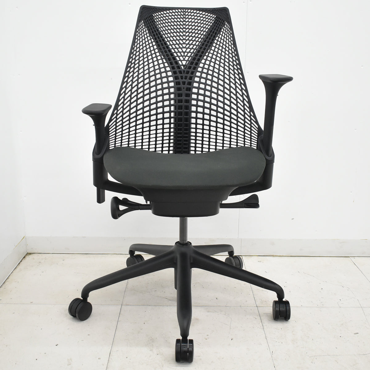 【中古】ハーマンミラー　セイルチェア　可動肘　前傾機能　2017年製　オリーブ　2025121806【中古オフィス家具】