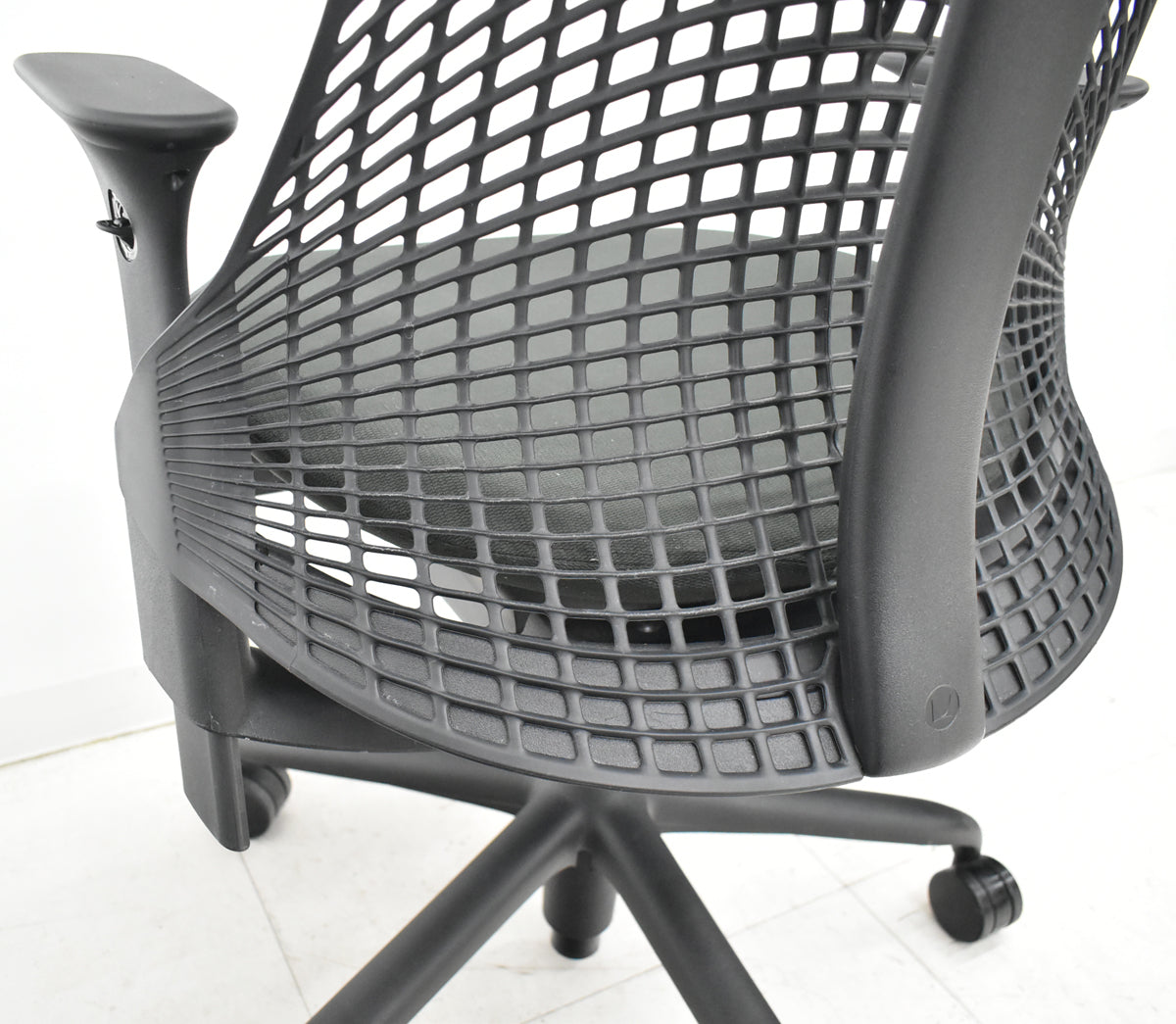 【中古】ハーマンミラー　セイルチェア　可動肘　前傾機能　2017年製　オリーブ　2025121806【中古オフィス家具】