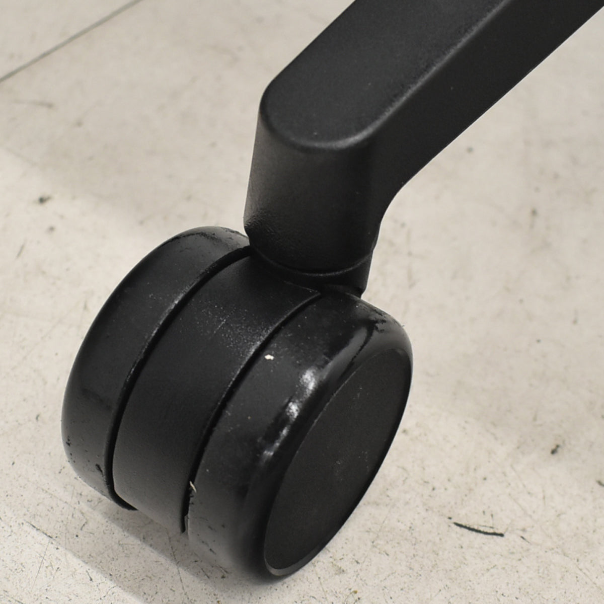 【中古】スチールケース　Gesture　ジェスチャー　可動肘　ブルー　2025121902【中古オフィス家具】