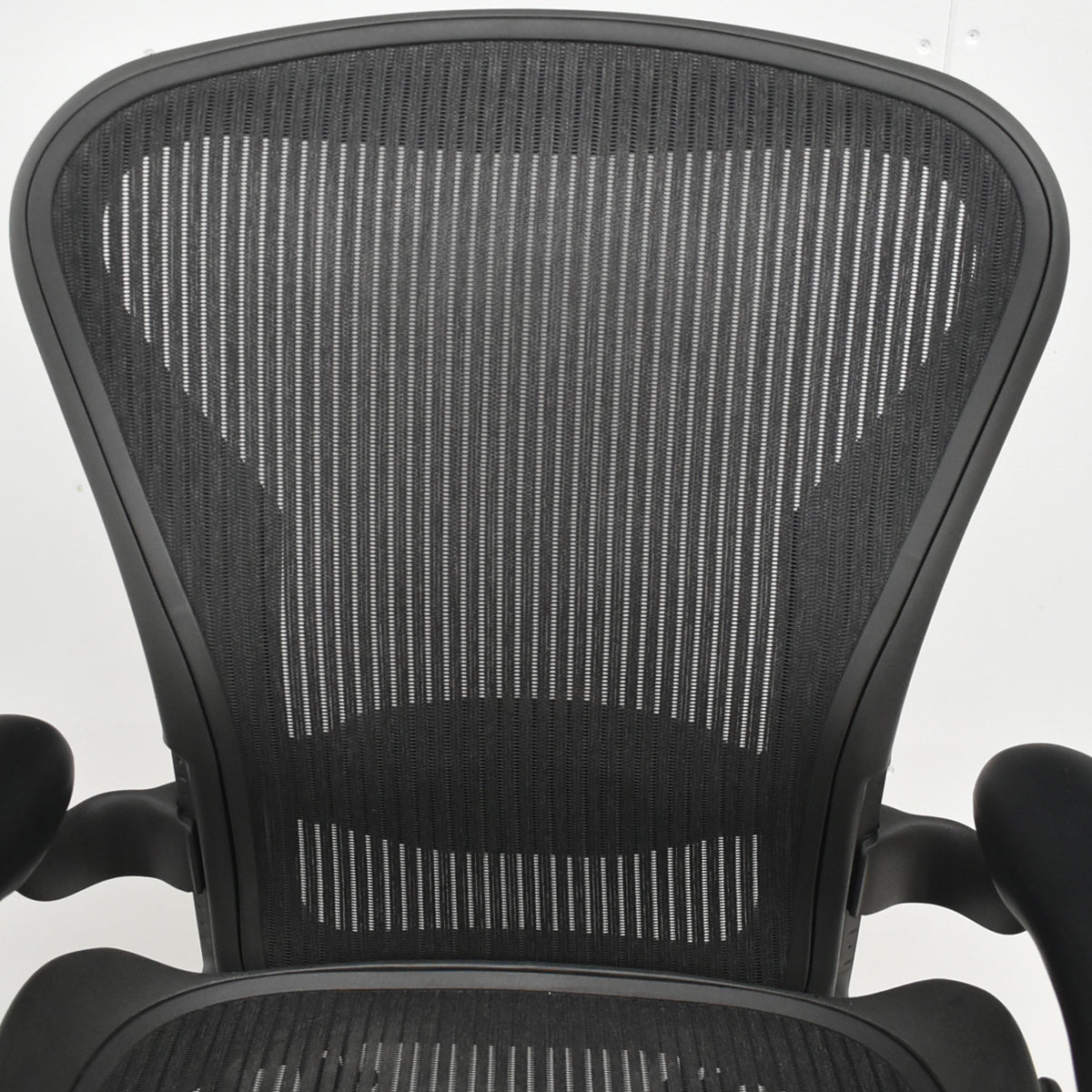 【中古】ハーマンミラー　アーロンチェア　スタンダード　Ｂサイズ　ランバーサポート　昇降ガス新品交換済　ブラック　2025122001【中古オフィス家具】