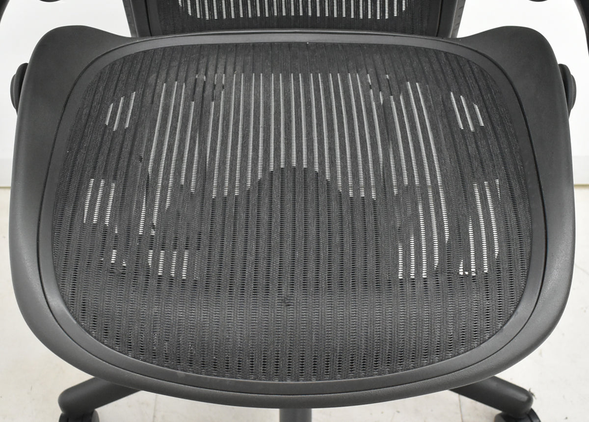 【中古】ハーマンミラー　アーロンチェア　スタンダード　Ｂサイズ　ランバーサポート　昇降ガス新品交換済　ブラック　2025122001【中古オフィス家具】