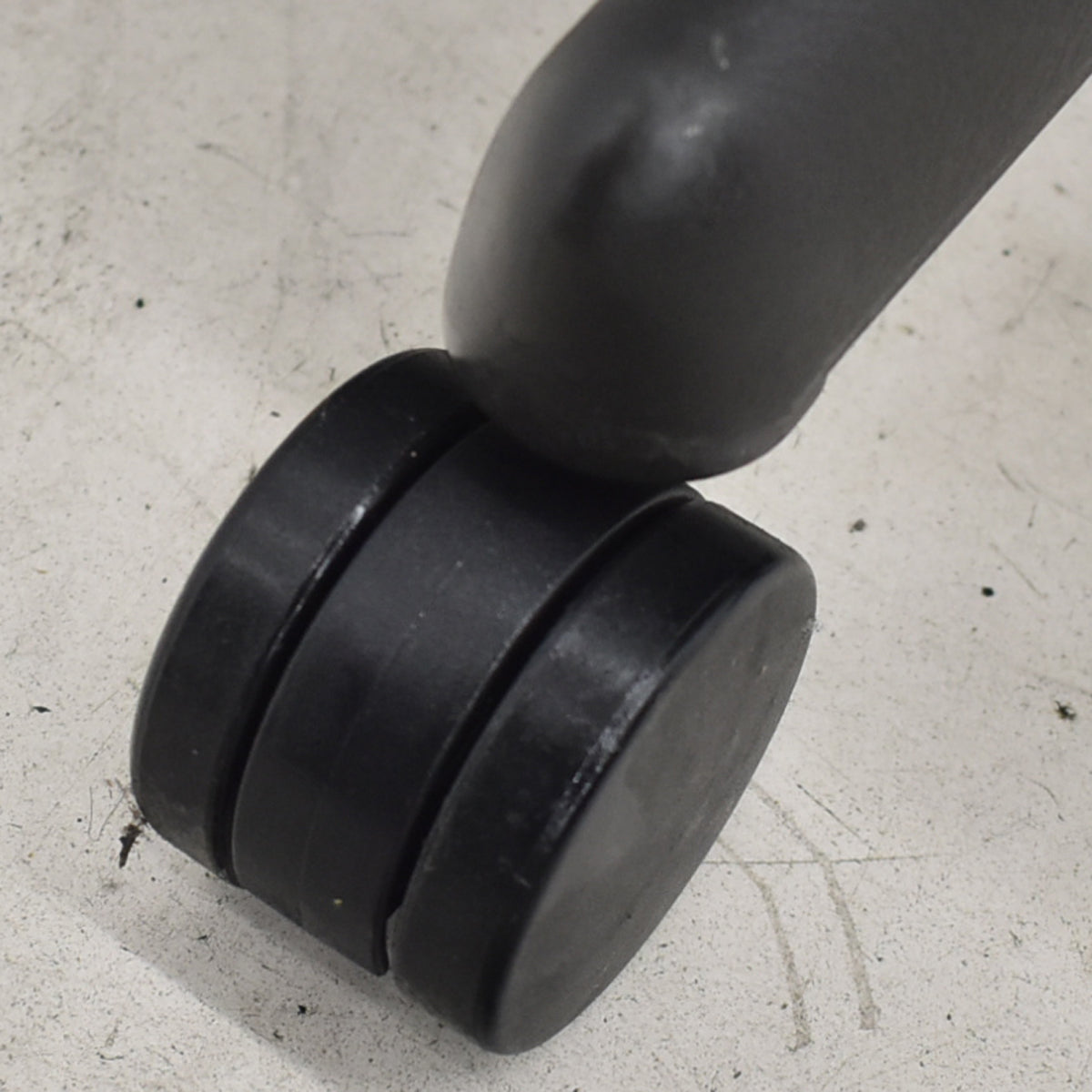 【中古】ハーマンミラー　アーロンチェア　スタンダード　Ｂサイズ　ランバーサポート　昇降ガス新品交換済　ブラック　2025122001【中古オフィス家具】