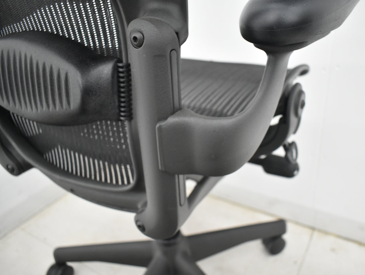 【中古】ハーマンミラー　アーロンチェア　スタンダード　Ｂサイズ　ランバーサポート　昇降ガス新品交換済　ブラック　2025122001【中古オフィス家具】