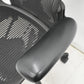 【中古】ハーマンミラー　 アーロンチェア　Bサイズ　可動肘（レバータイプ）ポスチャーフィット　リクライニング範囲調整機能付（前傾機能はありません）昇降ガス新品交換済　ブラック　2025122003【中古オフィス家具】