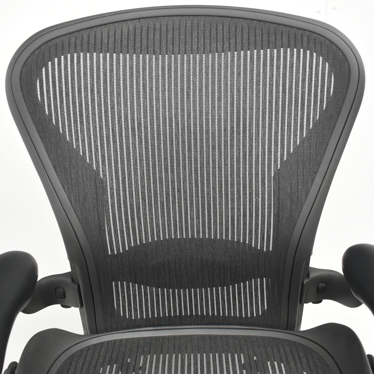 【中古】ハーマンミラー　アーロンチェア　Bサイズ　フル装備　ランバーサポート　可動肘（レバータイプ）　昇降ガス新品交換済　ブラック　2025122004【中古オフィス家具】
