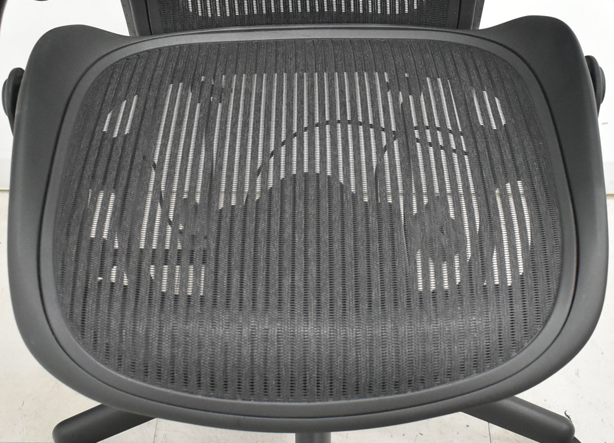 【中古】ハーマンミラー　アーロンチェア　Bサイズ　フル装備　ランバーサポート　可動肘（レバータイプ）　昇降ガス新品交換済　ブラック　2025122004【中古オフィス家具】