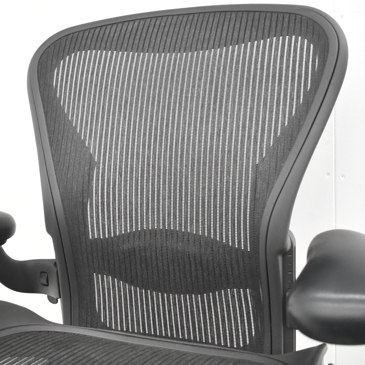 【中古】ハーマンミラー　アーロンチェア　Bサイズ　フル装備　ランバーサポート　可動肘（レバータイプ）　昇降ガス新品交換済　ブラック　2025122004【中古オフィス家具】