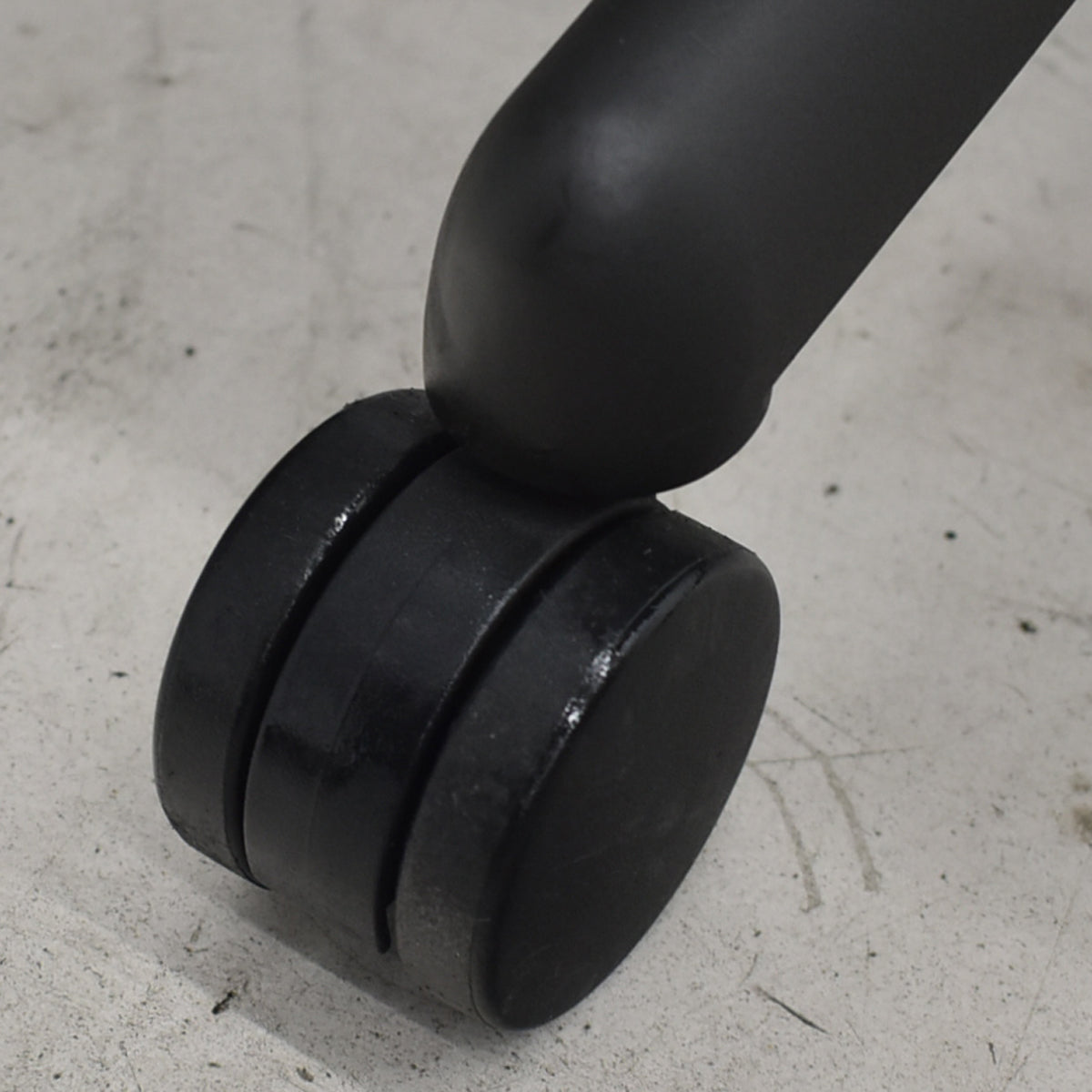 【中古】ハーマンミラー　アーロンチェア　Bサイズ　フル装備　ランバーサポート　可動肘（レバータイプ）　昇降ガス新品交換済　ブラック　2025122004【中古オフィス家具】