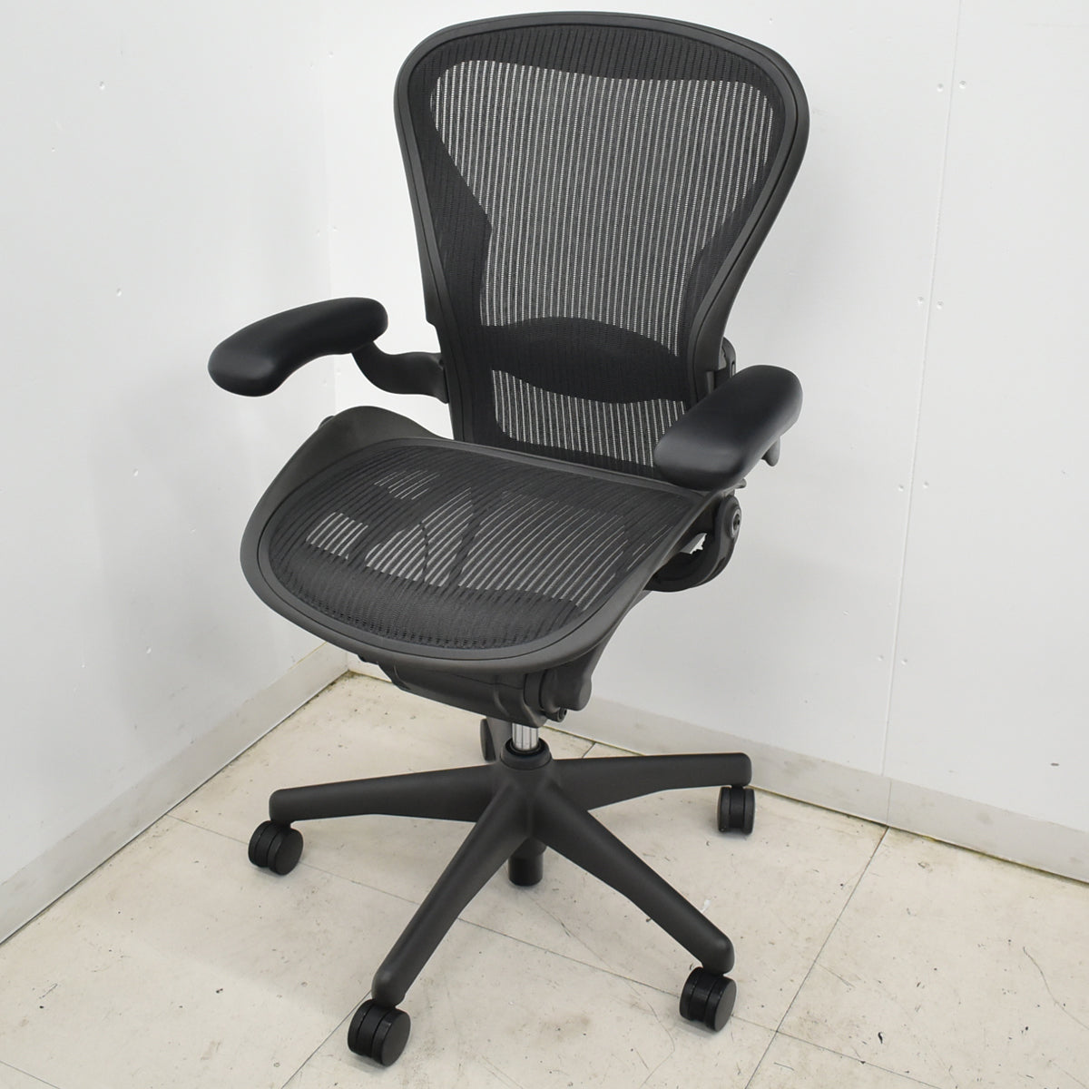 【中古】ハーマンミラー　アーロンチェア　スタンダード　Ｂサイズ　ランバーサポート　昇降ガス新品交換済　ブラック　2025122201【中古オフィス家具】