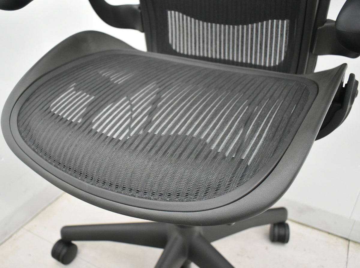 【中古】ハーマンミラー　アーロンチェア　スタンダード　Ｂサイズ　ランバーサポート　昇降ガス新品交換済　ブラック　2025122201【中古オフィス家具】