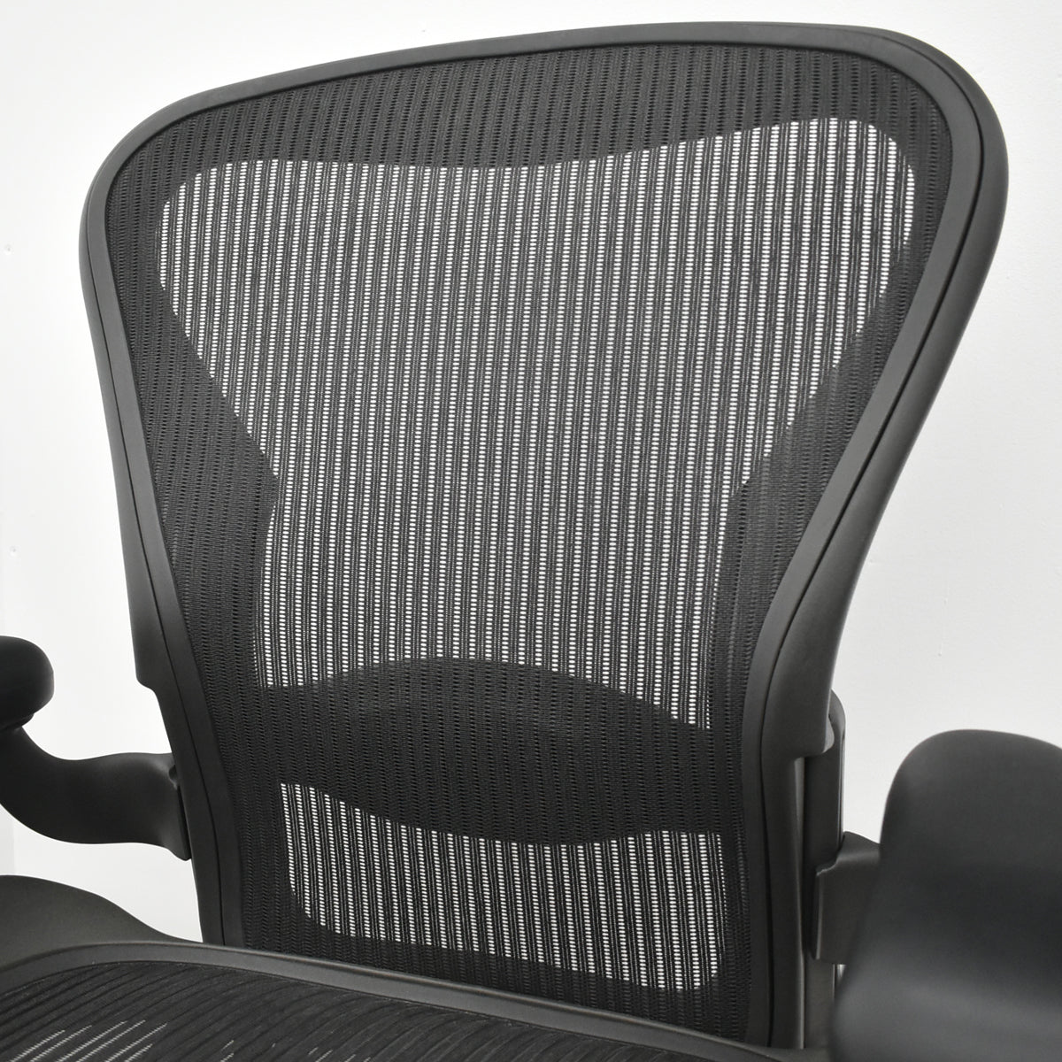 【中古】ハーマンミラー　アーロンチェア　スタンダード　Ｂサイズ　ランバーサポート　昇降ガス新品交換済　ブラック　2025122201【中古オフィス家具】