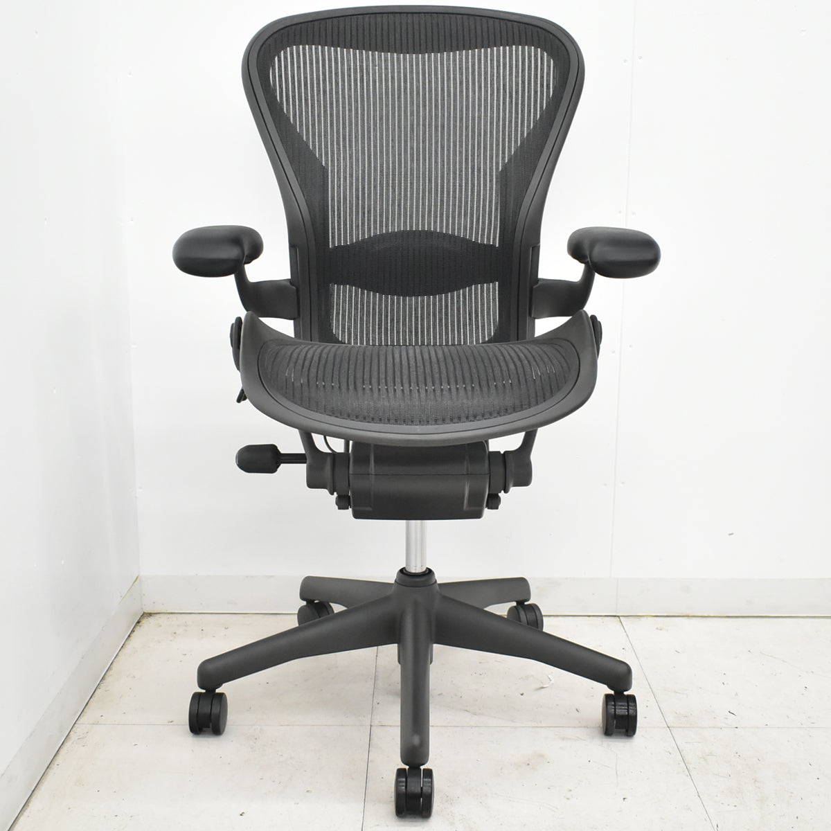 【中古】ハーマンミラー　アーロンチェア　スタンダード　Ｂサイズ　ランバーサポート　昇降ガス新品交換済　ブラック　2025122201【中古オフィス家具】