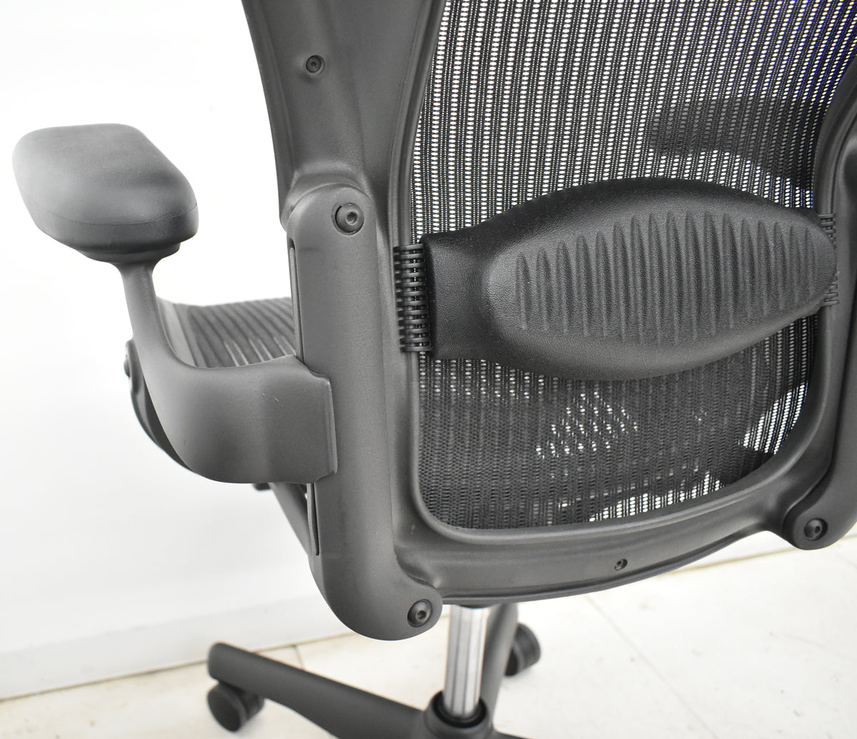 【中古】ハーマンミラー　アーロンチェア　スタンダード　Ｂサイズ　ランバーサポート　昇降ガス新品交換済　ブラック　2025122201【中古オフィス家具】