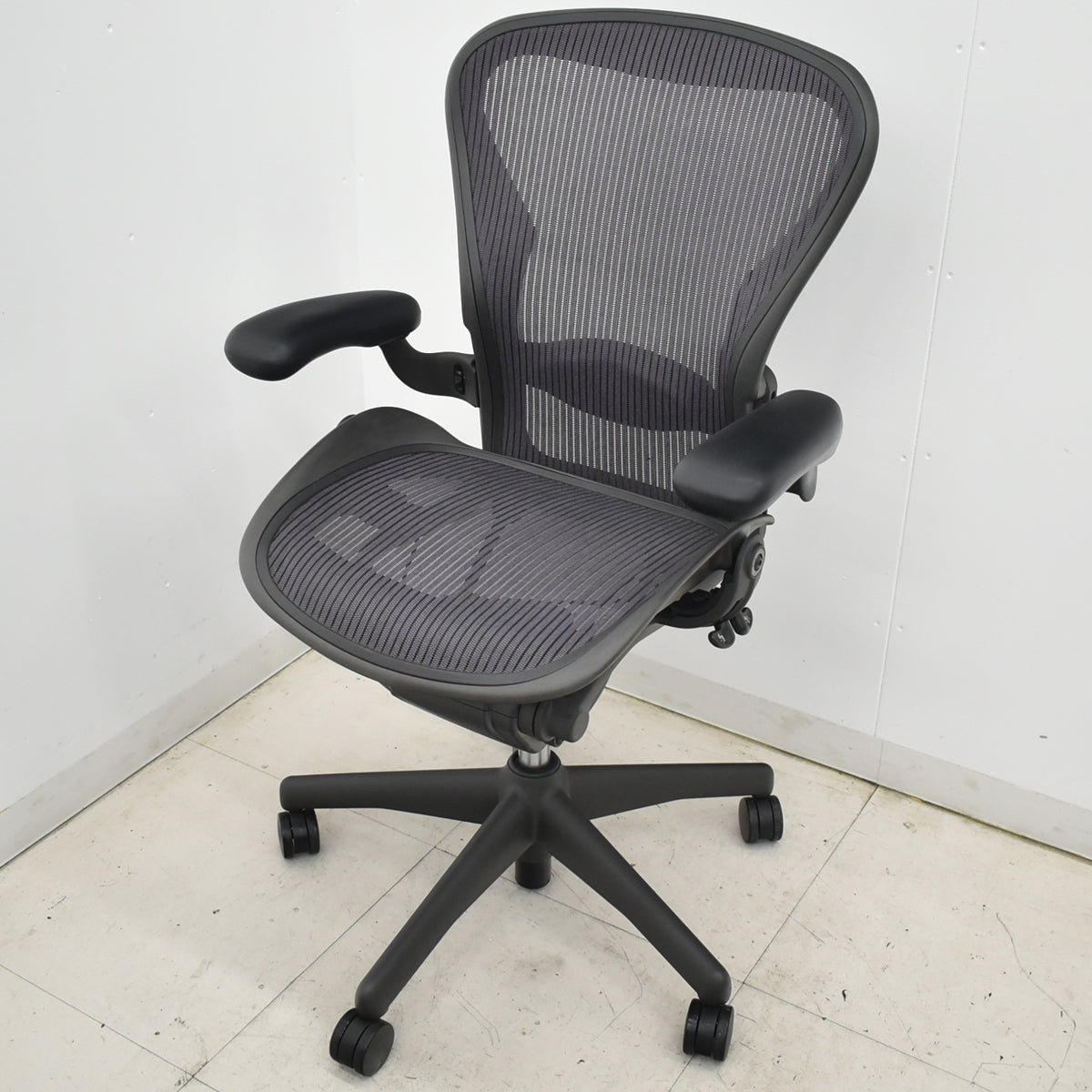 【中古】ハーマンミラー　アーロンチェア　Bサイズ　フル装備　ランバーサポート　グレー　2025122202【中古オフィス家具】