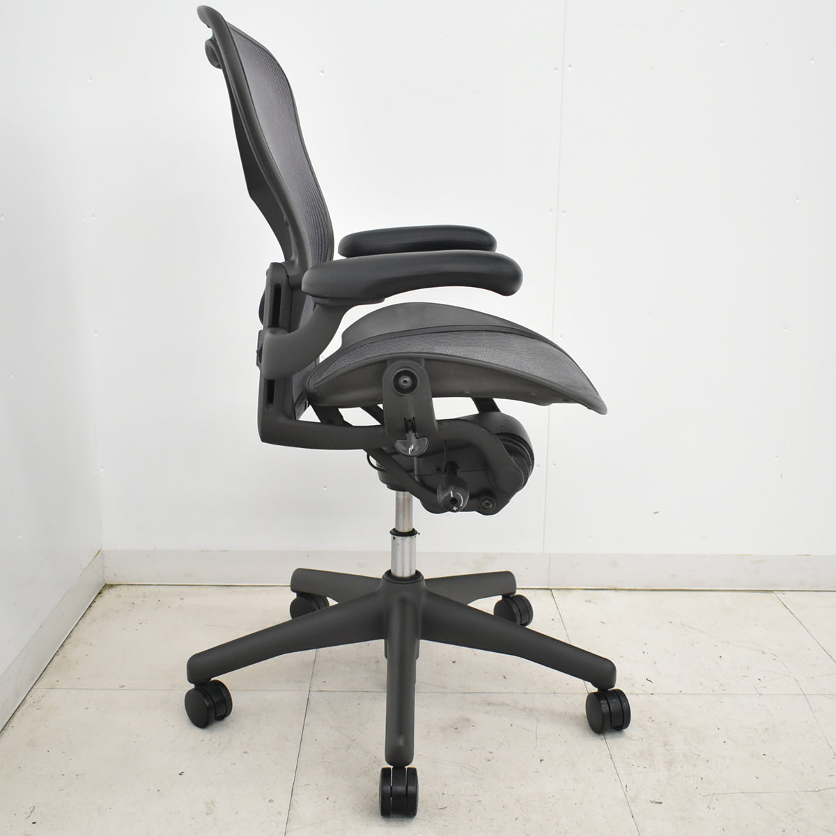【中古】ハーマンミラー　アーロンチェア　Bサイズ　フル装備　ランバーサポート　グレー　2025122202【中古オフィス家具】