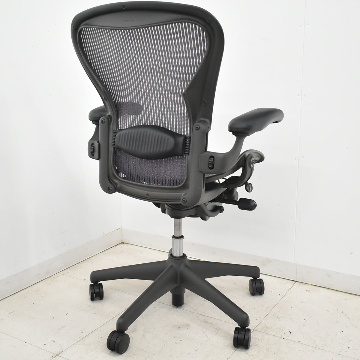 【中古】ハーマンミラー　アーロンチェア　Bサイズ　フル装備　ランバーサポート　グレー　2025122202【中古オフィス家具】
