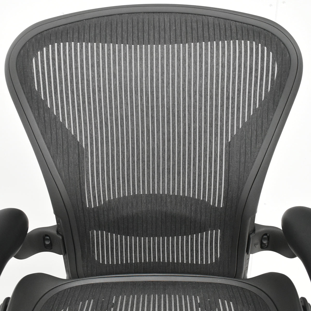 【中古】ハーマンミラー　アーロンチェア　Bサイズ　フル装備　ランバーサポート　昇降ガス新品交換済　ブラック　2025122203【中古オフィス家具】